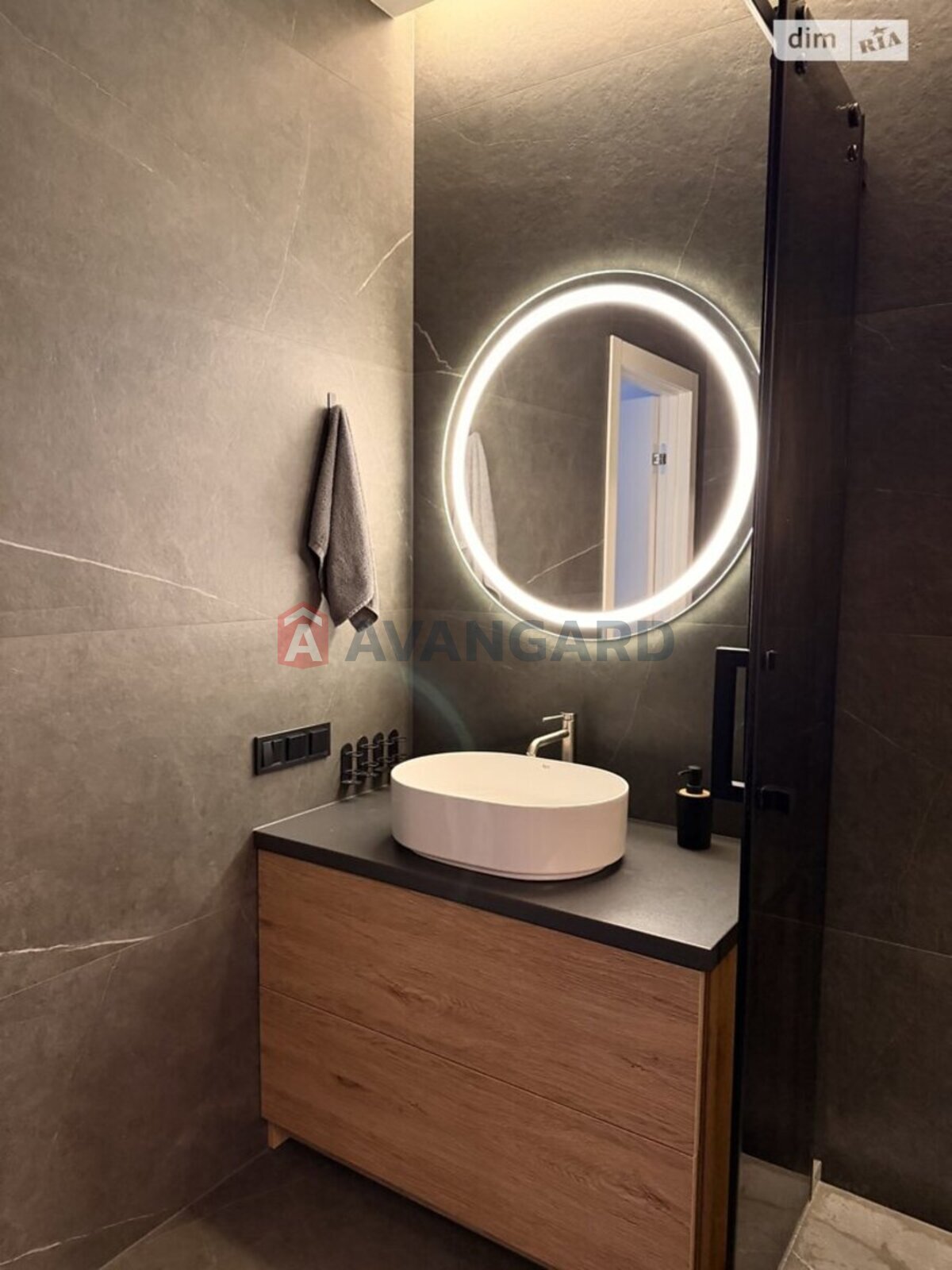 1 ��. ��������, 53/53/6 ��. �., 3/10 ������ ���� 19