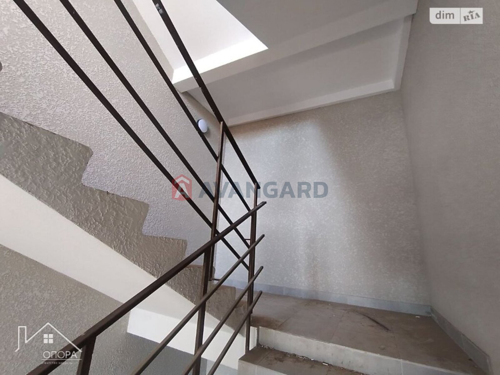 3 ��. ��������, 89/37/12 ��. �., 10/10 ������ ���� 1