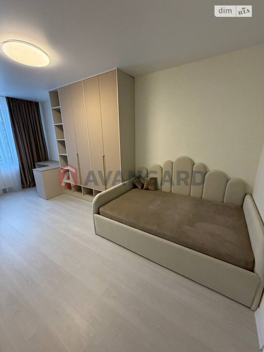 3 ��. ��������, 91/57/18 ��. �., 9/9 ������ ���� 7