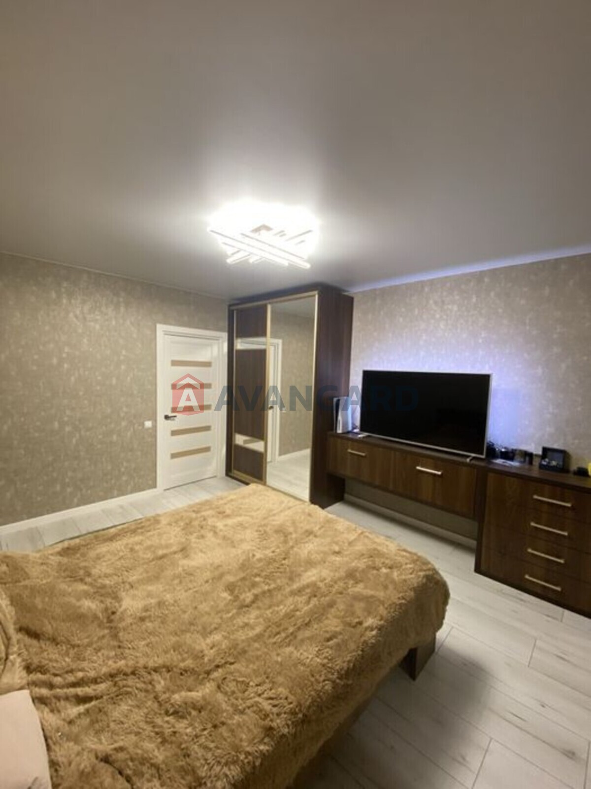 2 ����. ��������, 80/-/18 ��. �., 9/12 ���� ���� 11