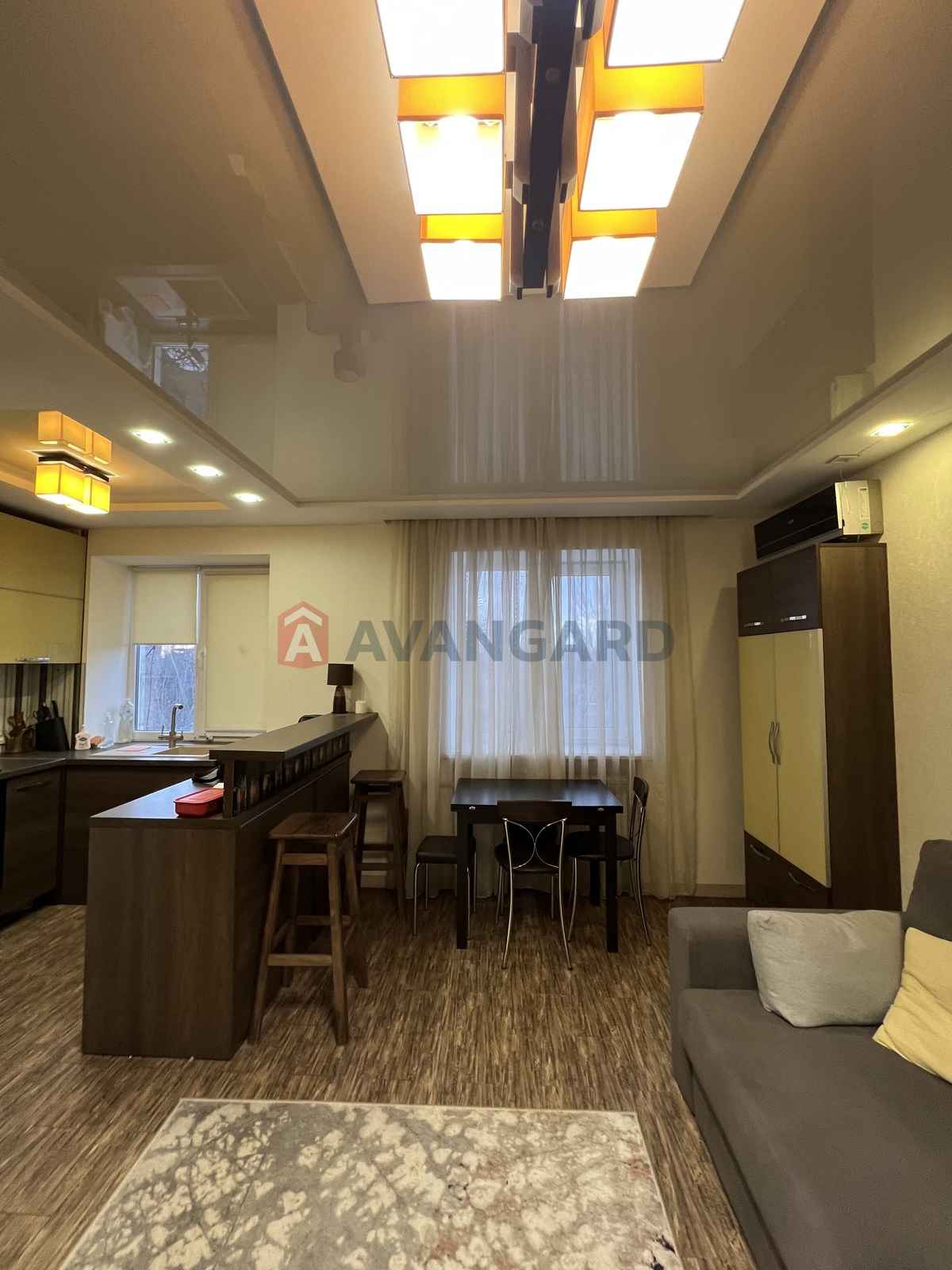 3 ��. ��������, 59/-/9 ��. �., 5/5 ������ ���� 12