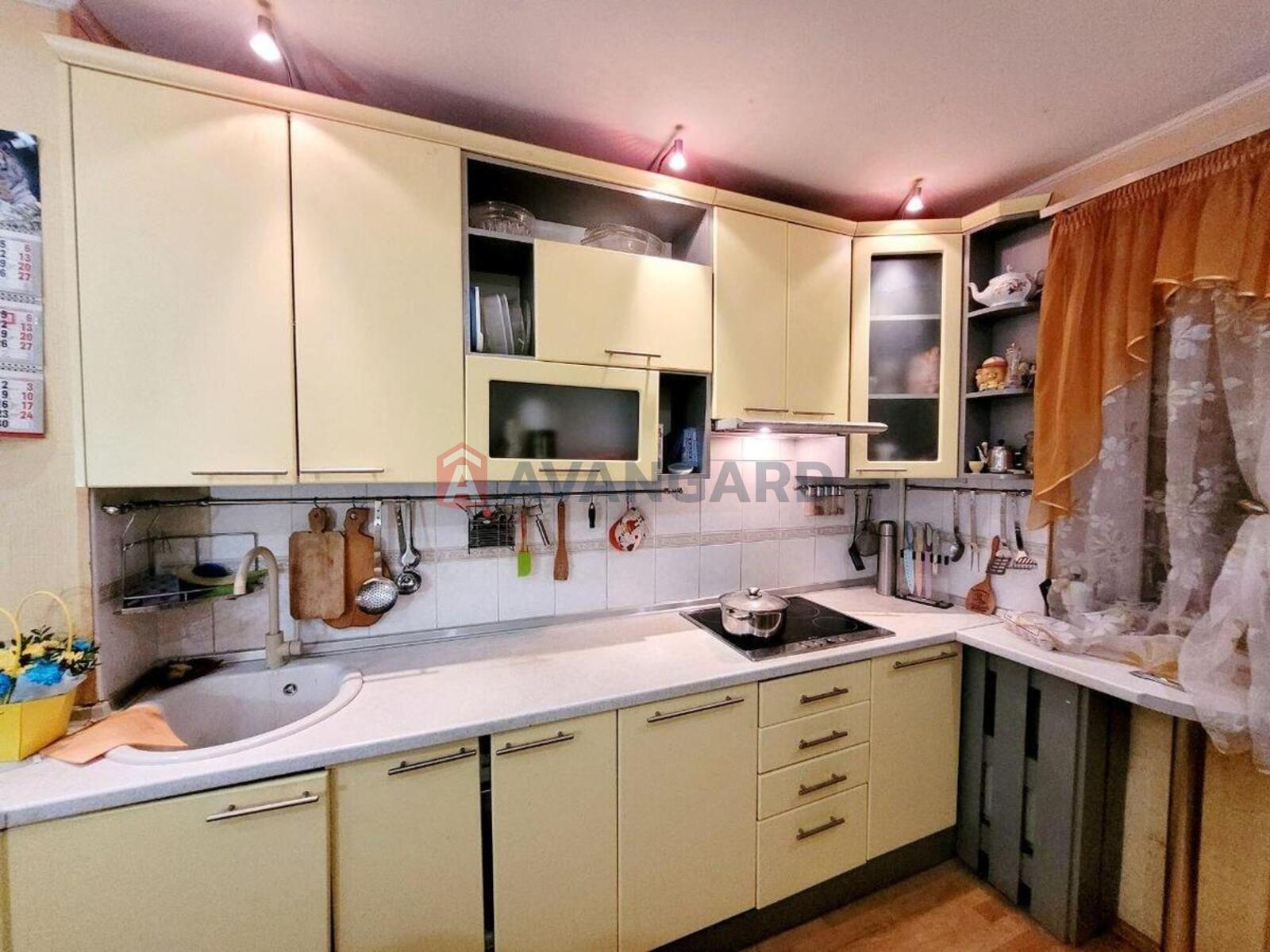 4 ��. ��������, 100/55/11 ��. �., 14/23 ������ ���� 6