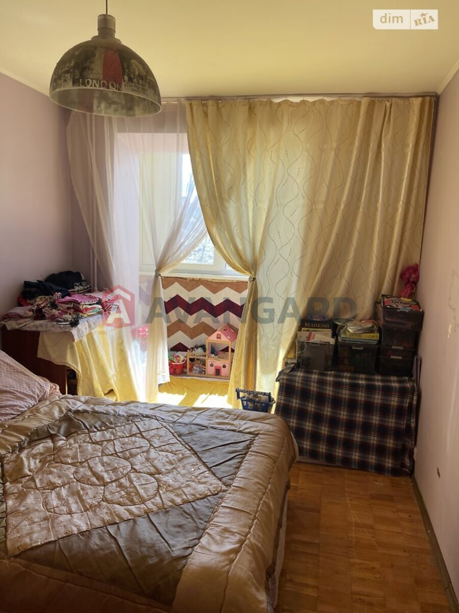 3 ��. ��������, 65/40/7 ��. �., 4/9 ������ ���� 18