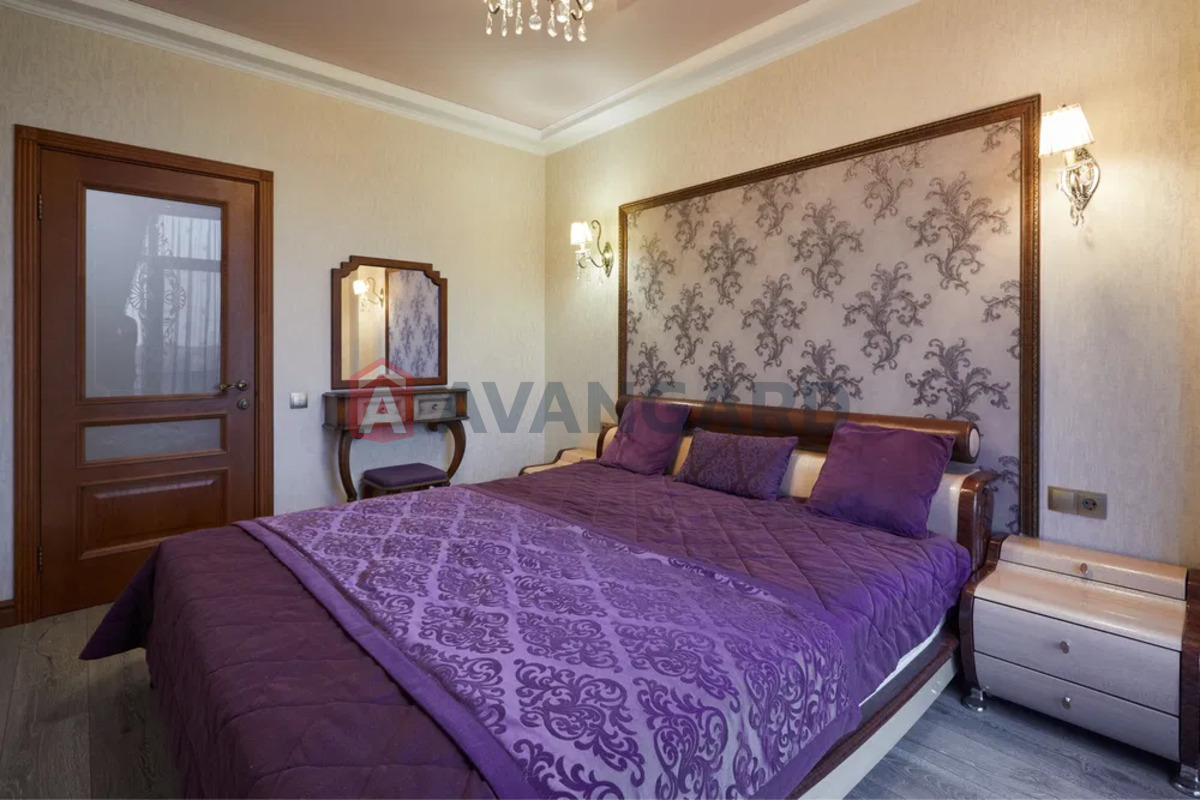 3 ����. ��������, 80/-/25 ��. �., 8/10 ���� ���� 9