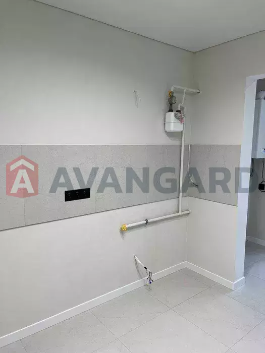 1 ��. ��������, 50/-/15 ��. �., 9/10 ������ ���� 10