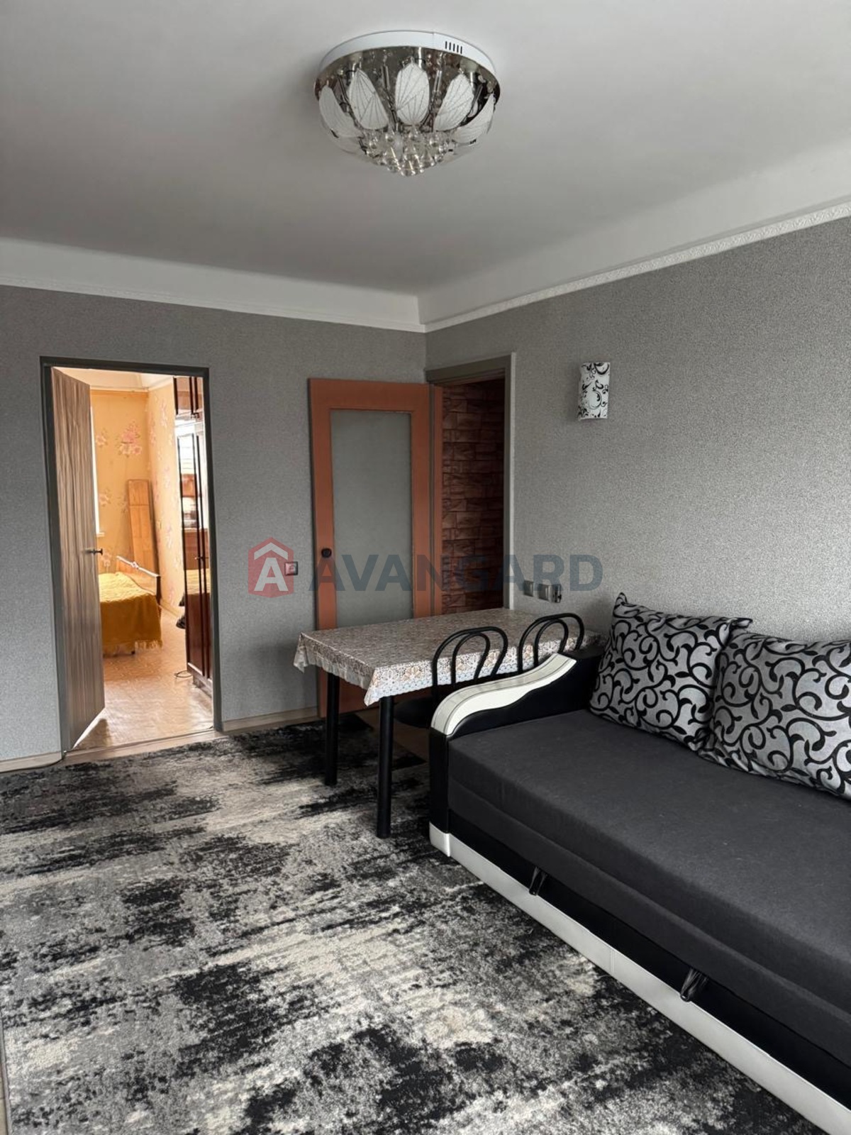 4 ��. ��������, 65,8/48/8 ��. �., 5/5 ������ ���� 3