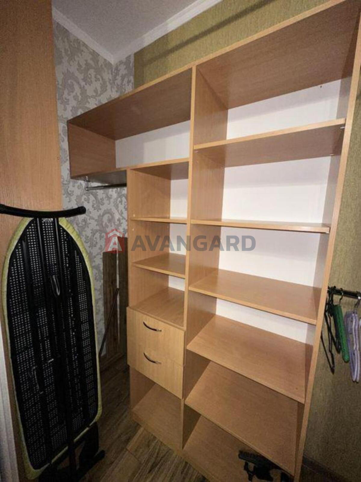 1 ��. ��������, 40/-/15 ��. �., 3/10 ������ ���� 11