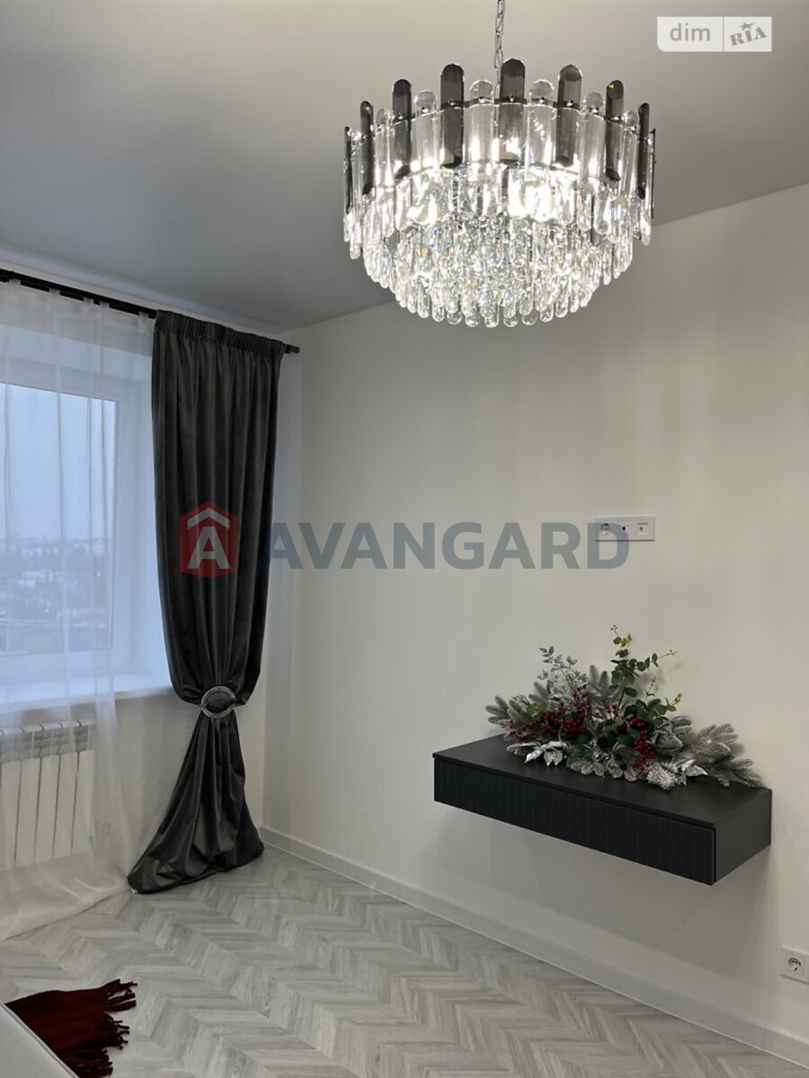 3 ��. ��������, 80,8/49,5/28.8 ��. �., 2/8 ������ ���� 25