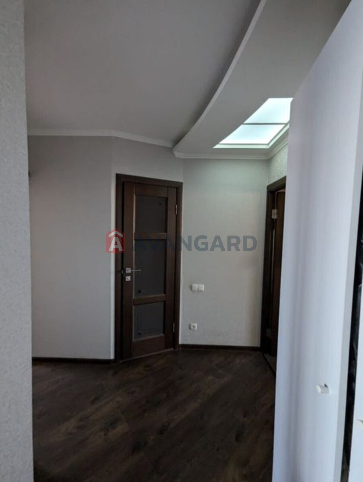 3 ��. ��������, 84/-/10 ��. �., 8/9 ������ ���� 3