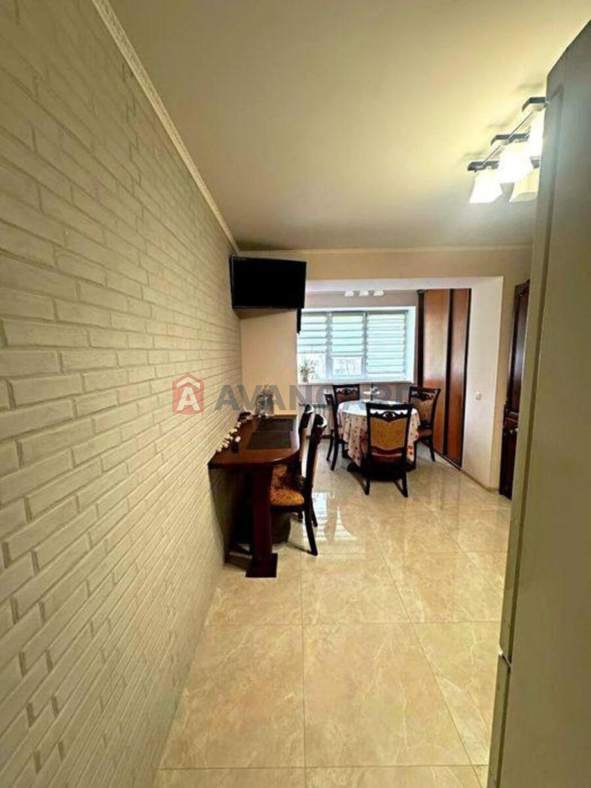 3 ��. ��������, 76/-/15 ��. �., 6/10 ������ ���� 11