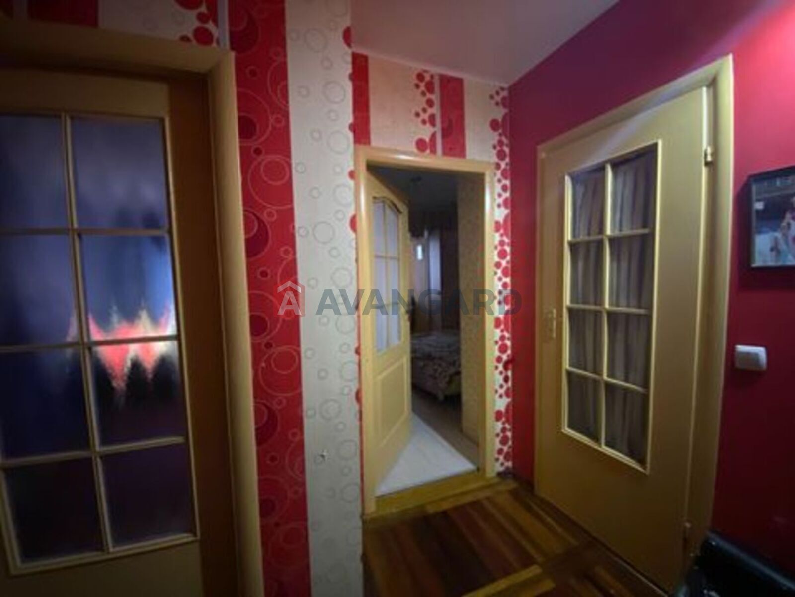 3 ��. ��������, 69.1/41.3/9.8 ��. �., 4/14 ������ ���� 8