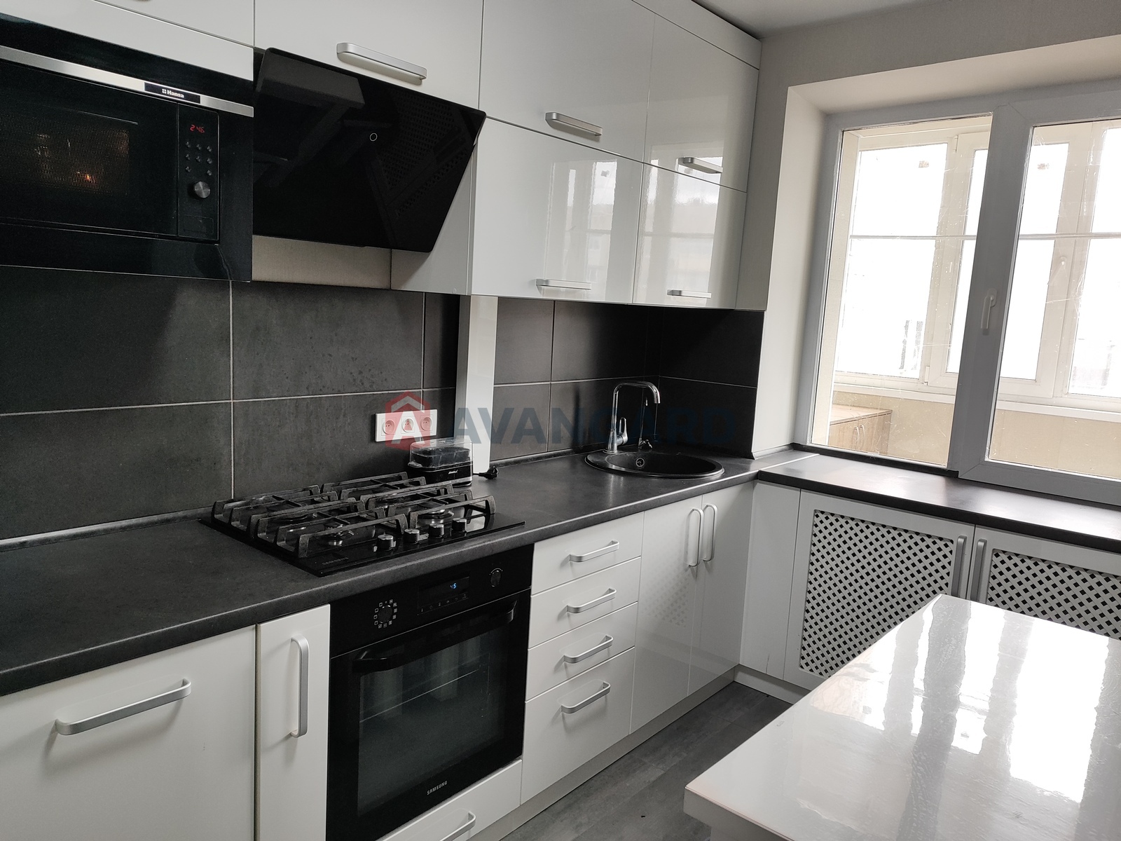 2 ��. ��������, 48/-/- ��. �., 9/10 ������ ���� 1