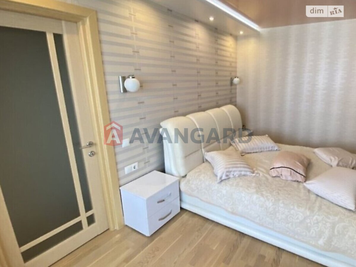 3 ��. ��������, 95/52/10 ��. �., 4/5 ������ ���� 1