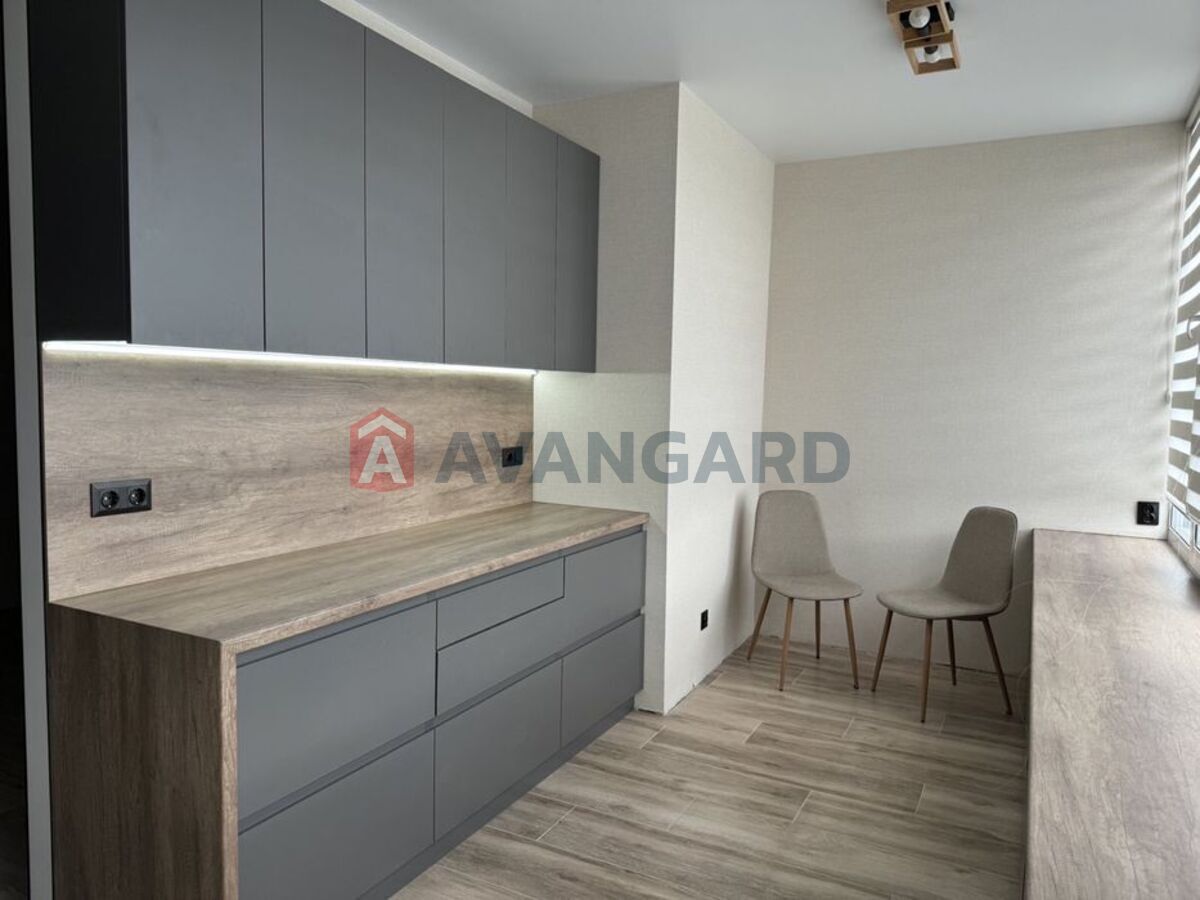 3 ��. ��������, 82/-/12 ��. �., 5/11 ������ ���� 10