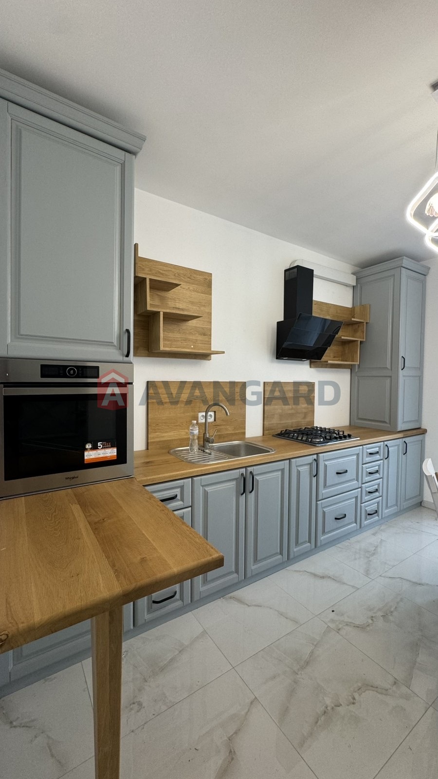 3 ����. ��������, 82,8/42,8/15,4 ��. �., 9/10 ���� ���� 1