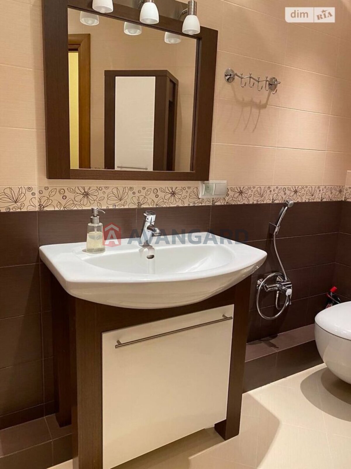 4 ��. ��������, 120/-/- ��. �., 4/11 ������ ���� 7