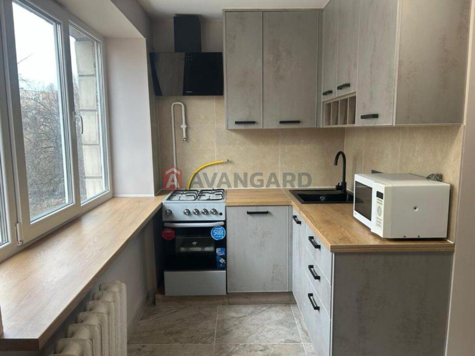 1 ��. ��������, 40/-/8 ��. �., 5/5 ������ ���� 8