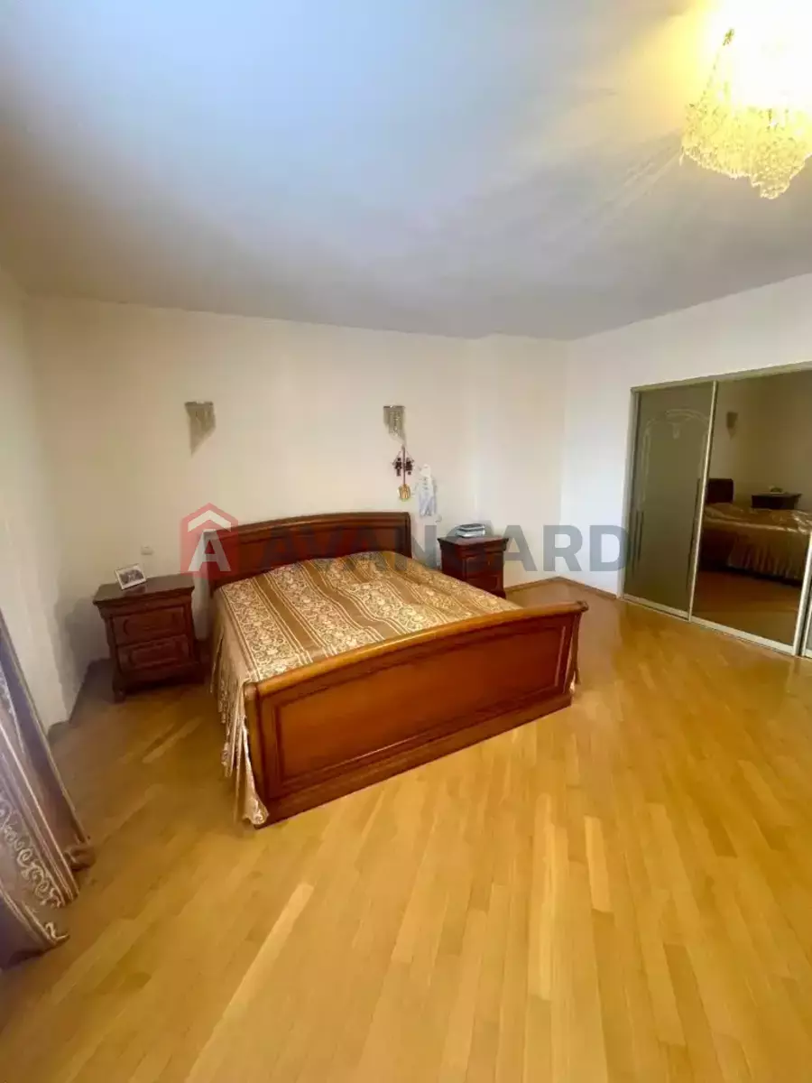 4 ��. ��������, 242/-/- ��. �., 10/11 ������ ���� 13