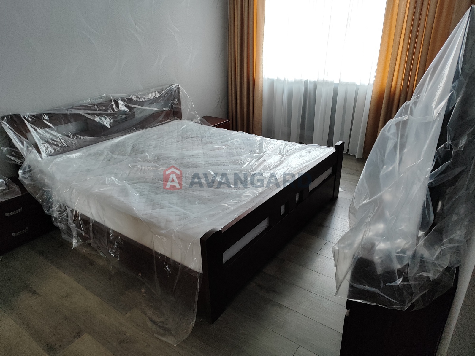 2 ��. ��������, 48/-/- ��. �., 9/10 ������ ���� 8