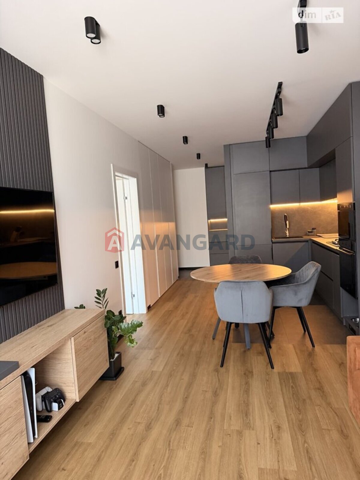 1 ��. ��������, 53/53/6 ��. �., 3/10 ������ ���� 30