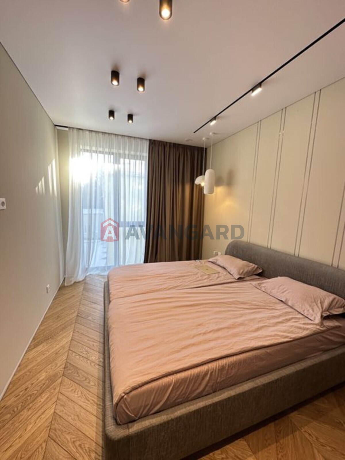 2 ��. ��������, 85/-/40 ��. �., 3/5 ������ ���� 9