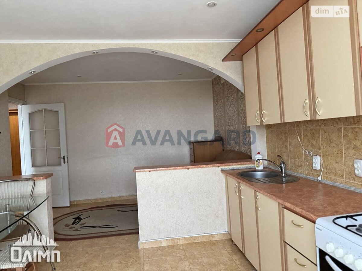 2 ����. ��������, 68/33/11 ��. �., 8/9 ���� ���� 7