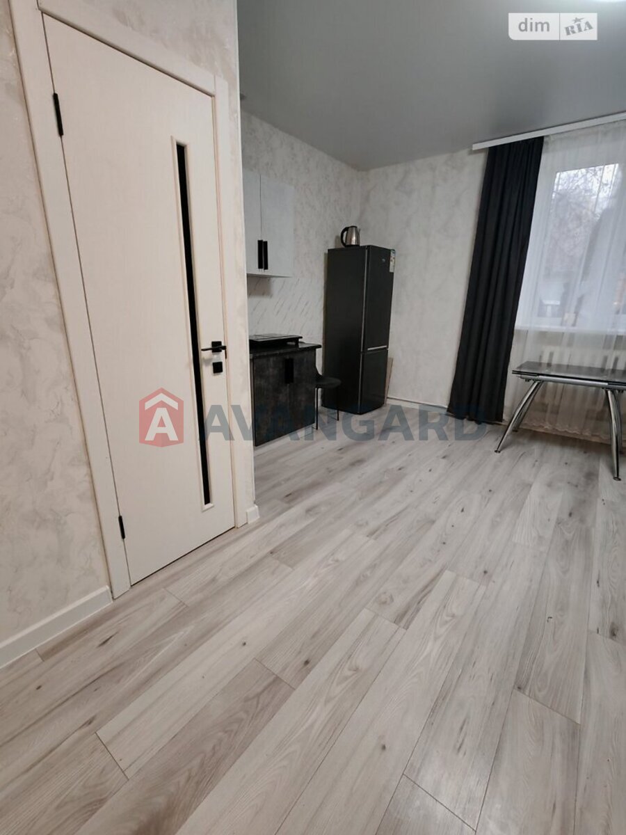 1 ��. ��������, 28/-/5 ��. �., 1/2 ������ ���� 4