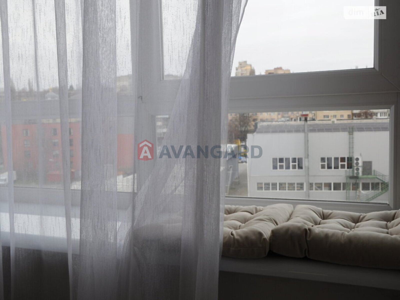 2 ��. ��������, 82/40/18 ��. �., 6/10 ������ ���� 4