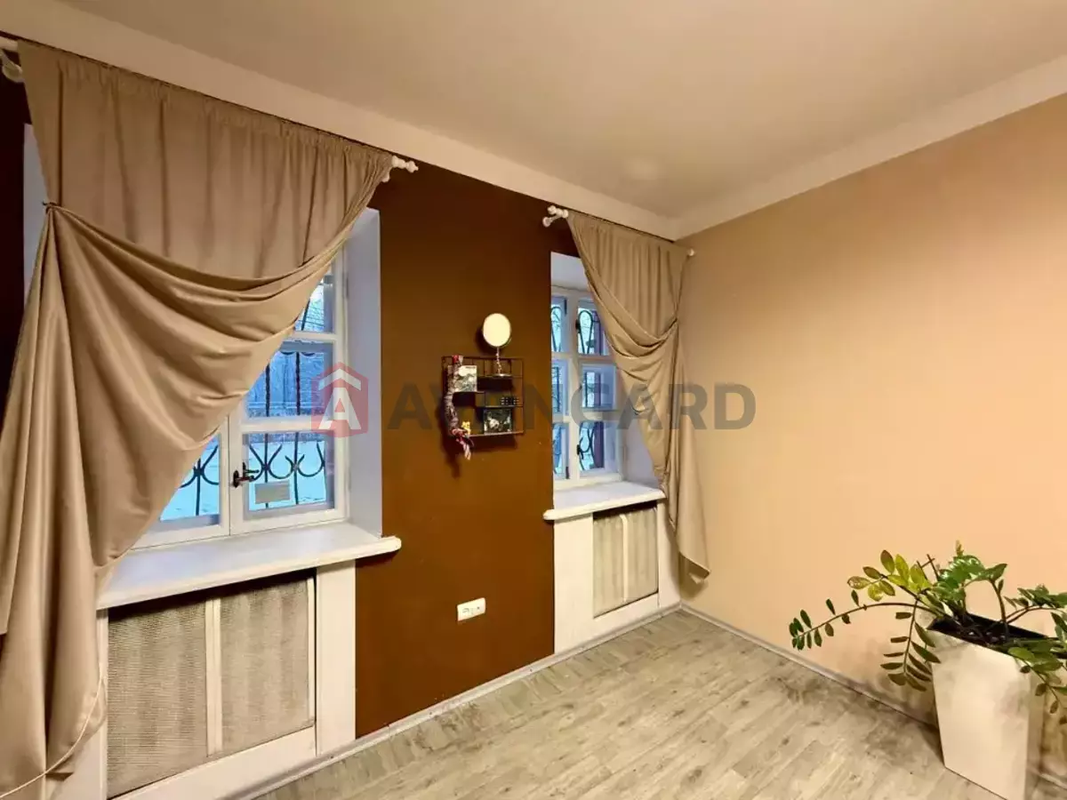 3 ��. ��������, 74/46/12 ��. �., 1/2 ������ ���� 6