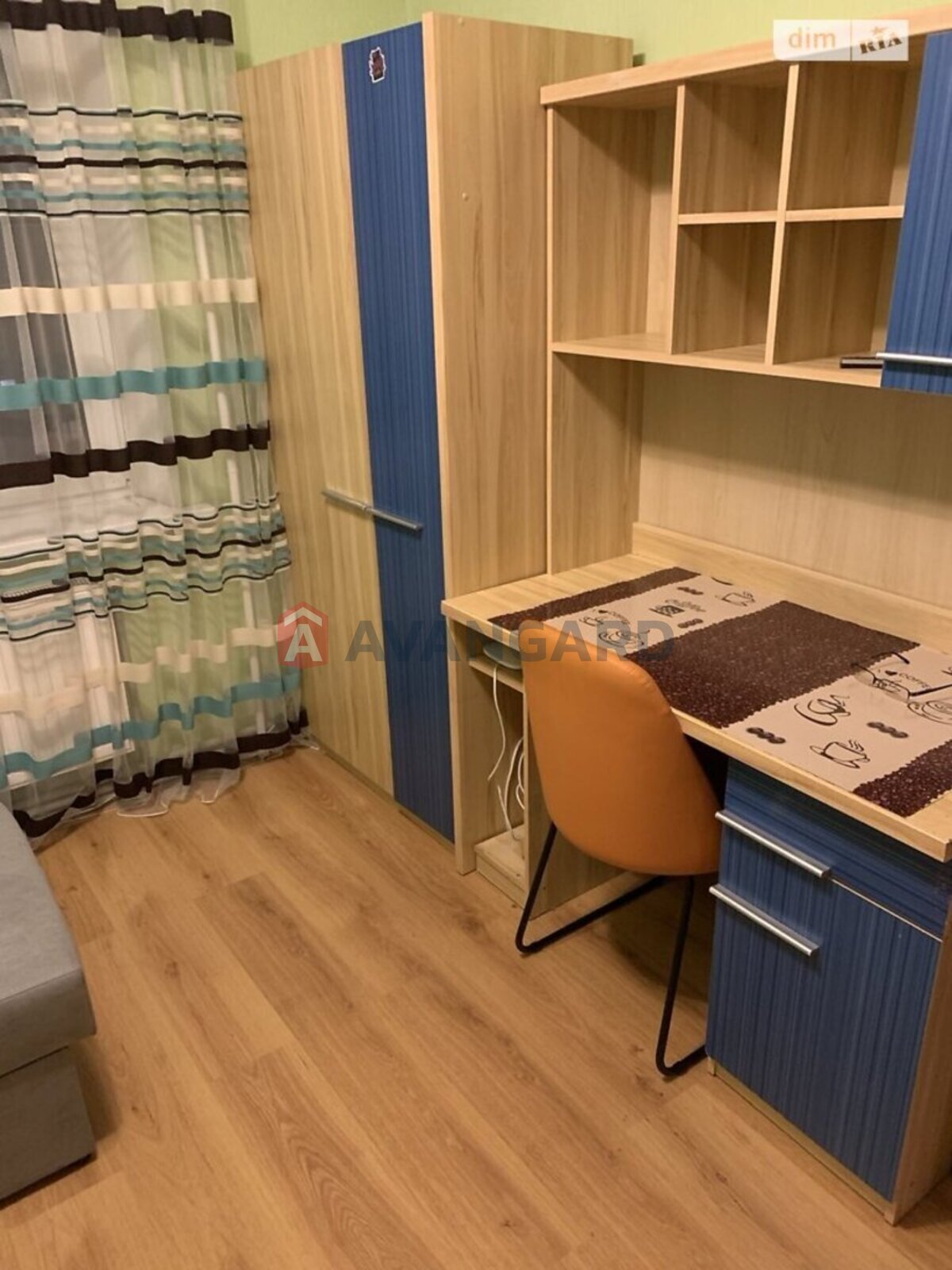 3 ��. ��������, 65/42/15 ��. �., 9/10 ������ ���� 6