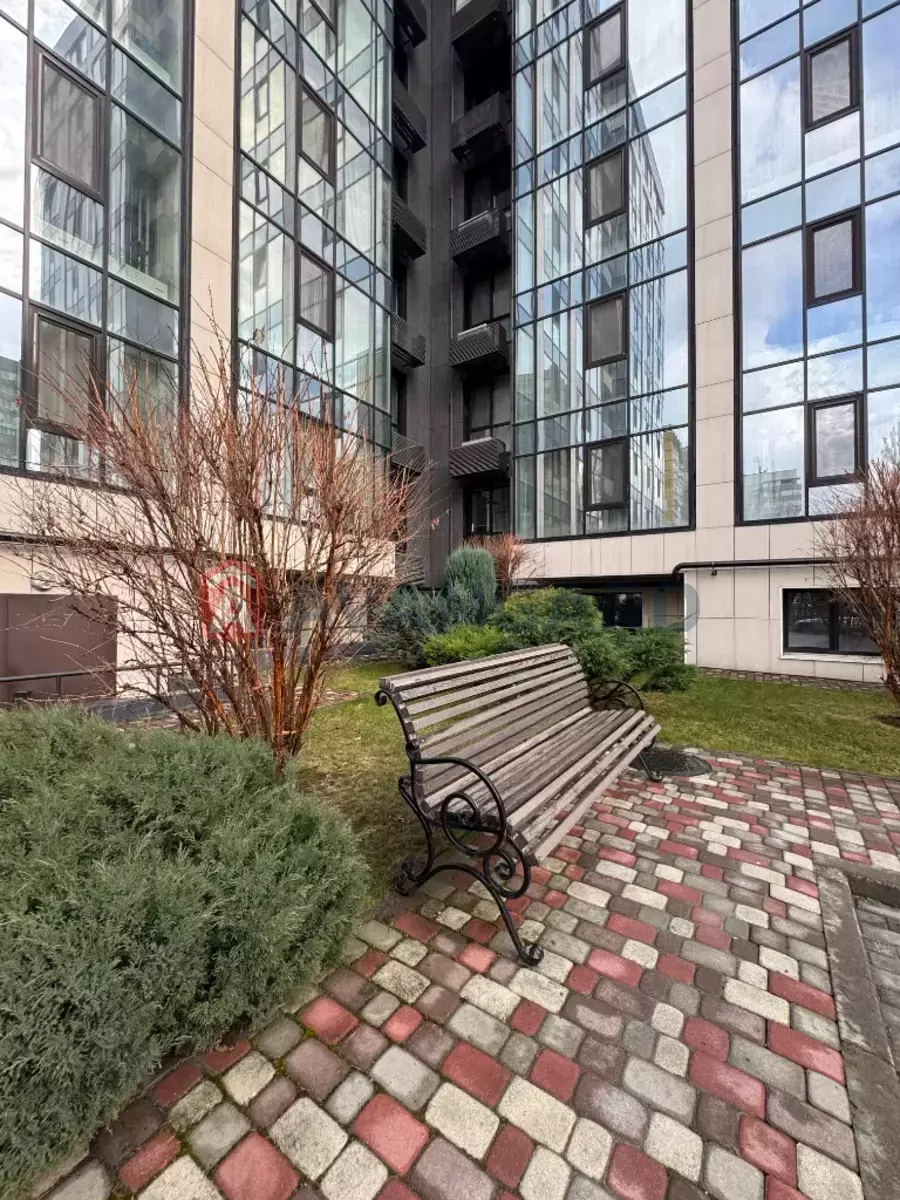 3 ��. ��������, 98/40/40 ��. �., 9/10 ������ ���� 3