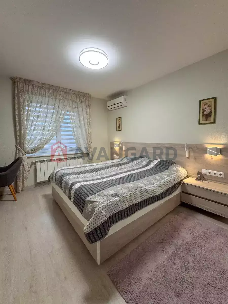 4 ��. ��������, 130/-/50 ��. �., 8/10 ������ ���� 8