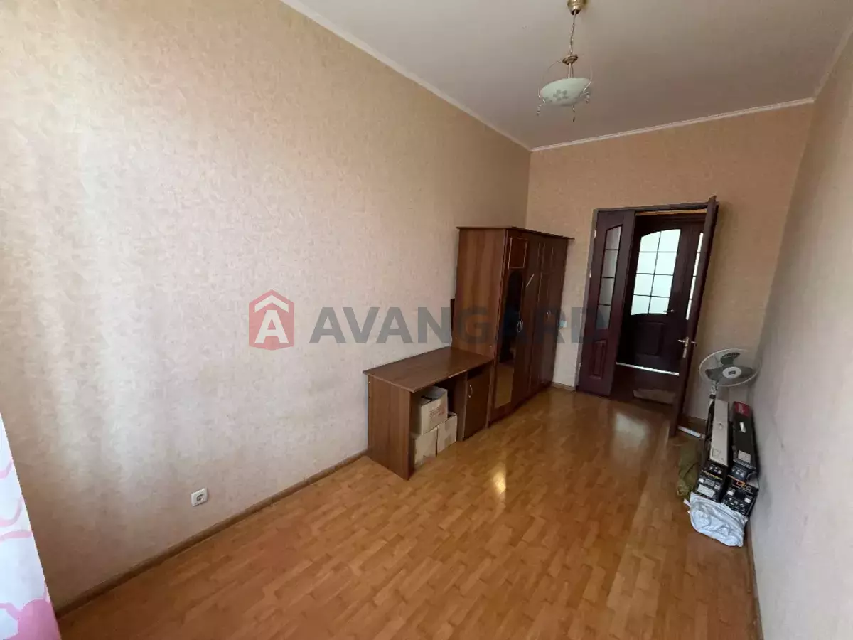 3 ��. ��������, 77/-/- ��. �., 2/4 ������ ���� 10