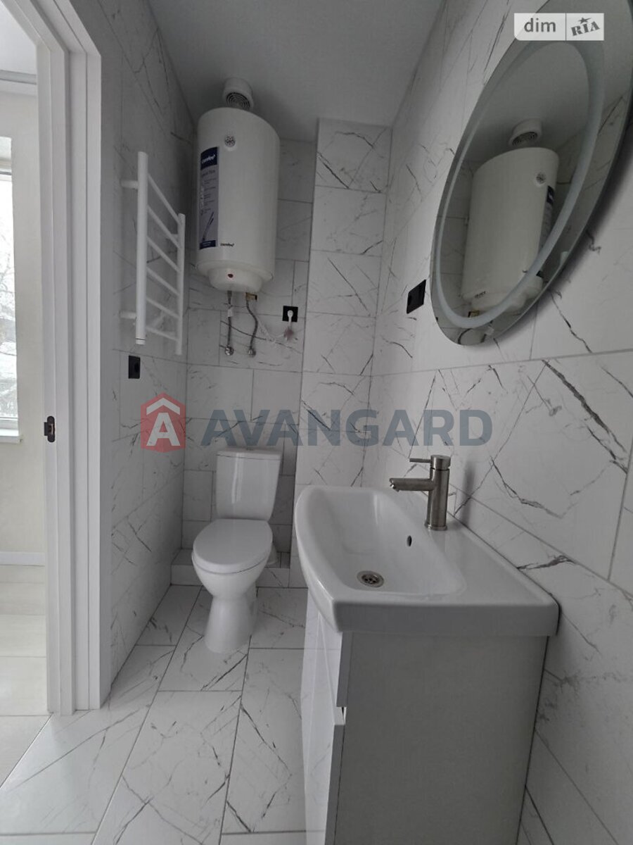 1 ��. ��������, 28/20/5 ��. �., 2/5 ������ ���� 9