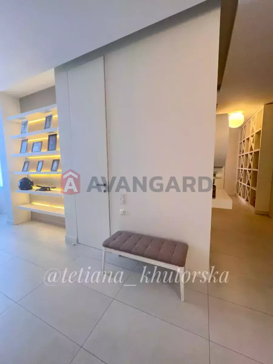 5 ��. ��������, 300/-/- ��. �., 8/22 ������ ���� 26