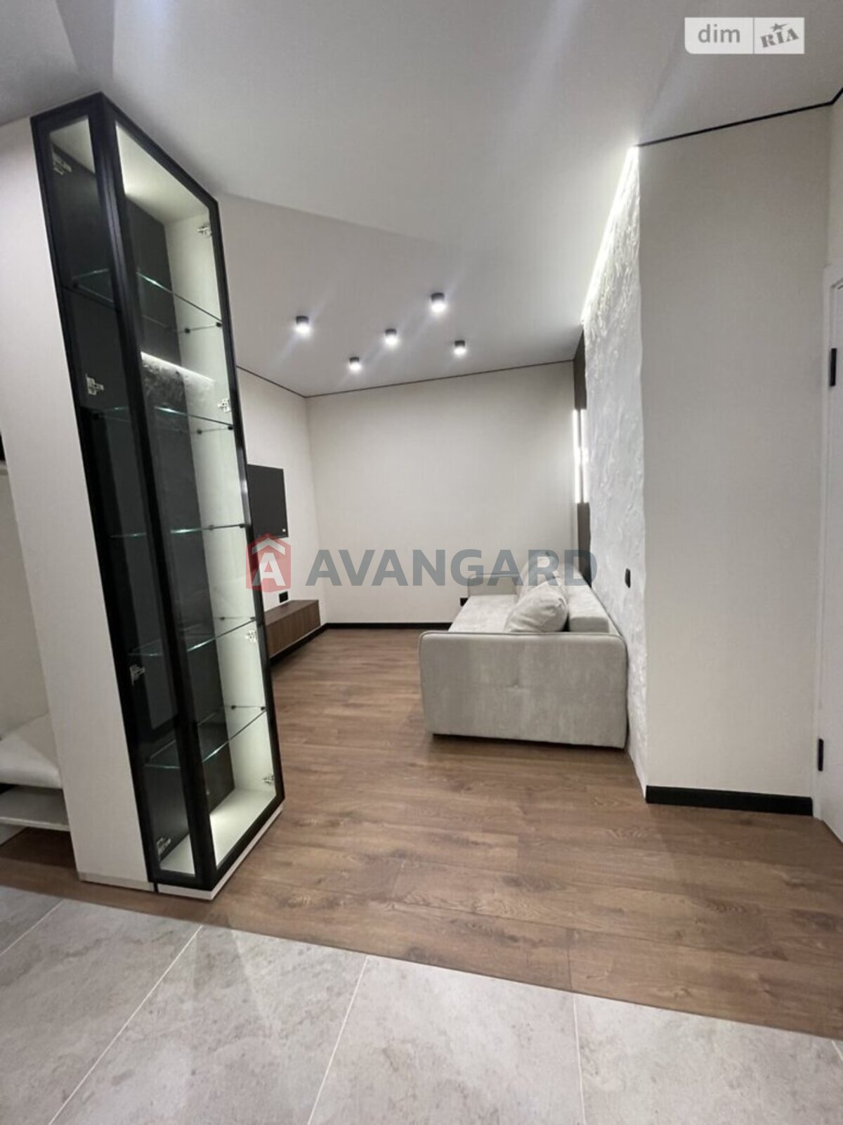 1 ��. ��������, 46/15/18 ��. �., 3/10 ������ ���� 8