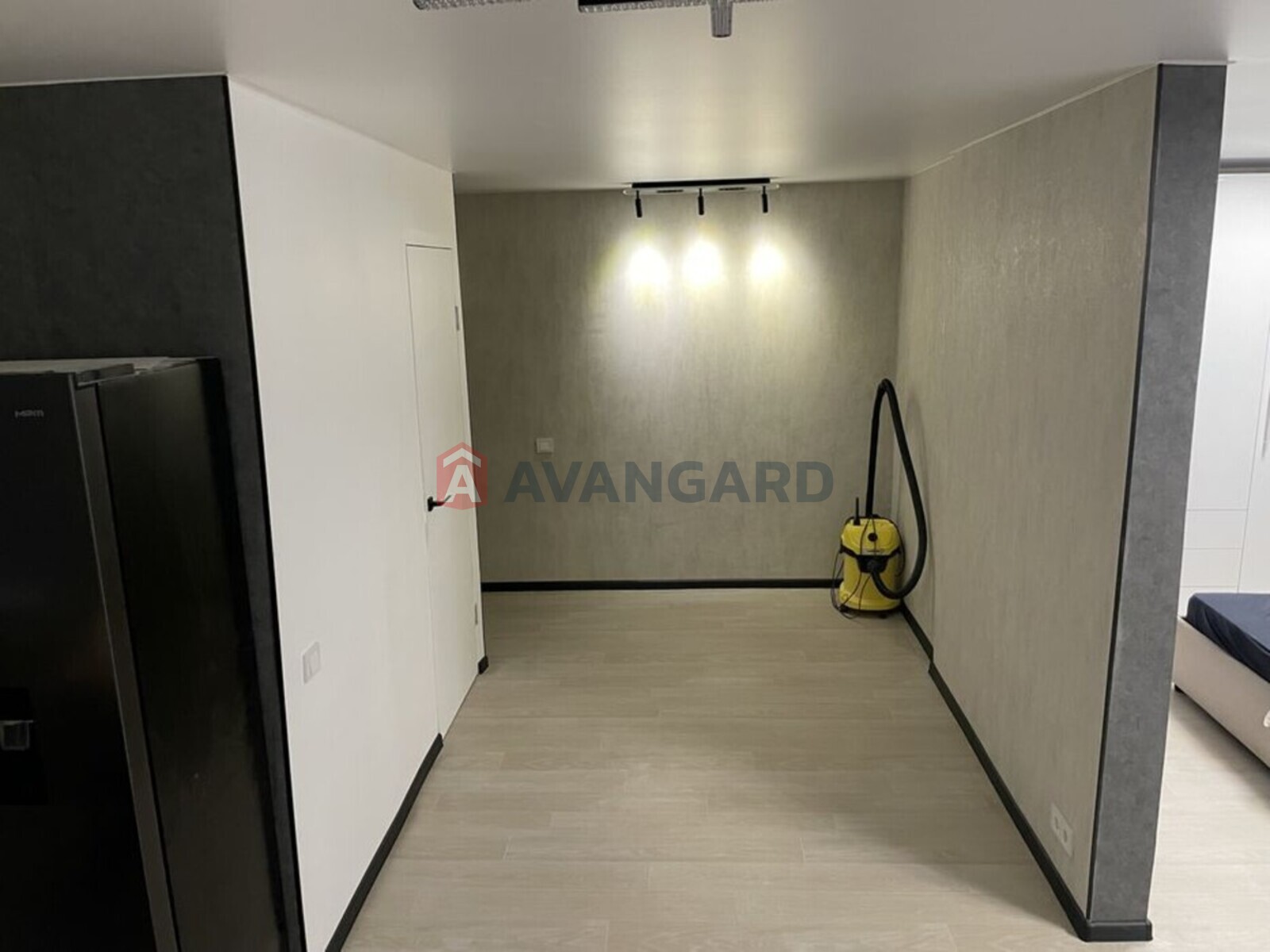 2 . , 42/-/12 . ., 4/4   9