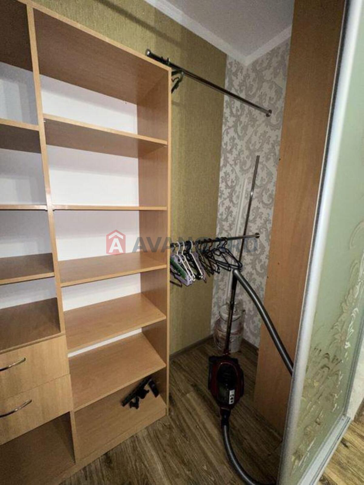 1 ��. ��������, 40/-/15 ��. �., 3/10 ������ ���� 12