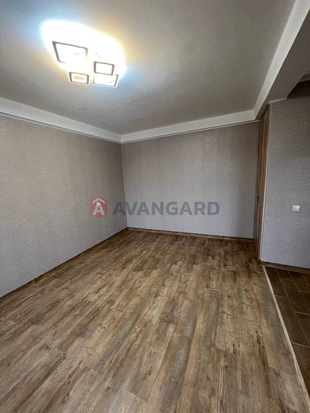 1 ����. ��������, 28,78/15,04/6 ��. �., 4/5 ���� ���� 12