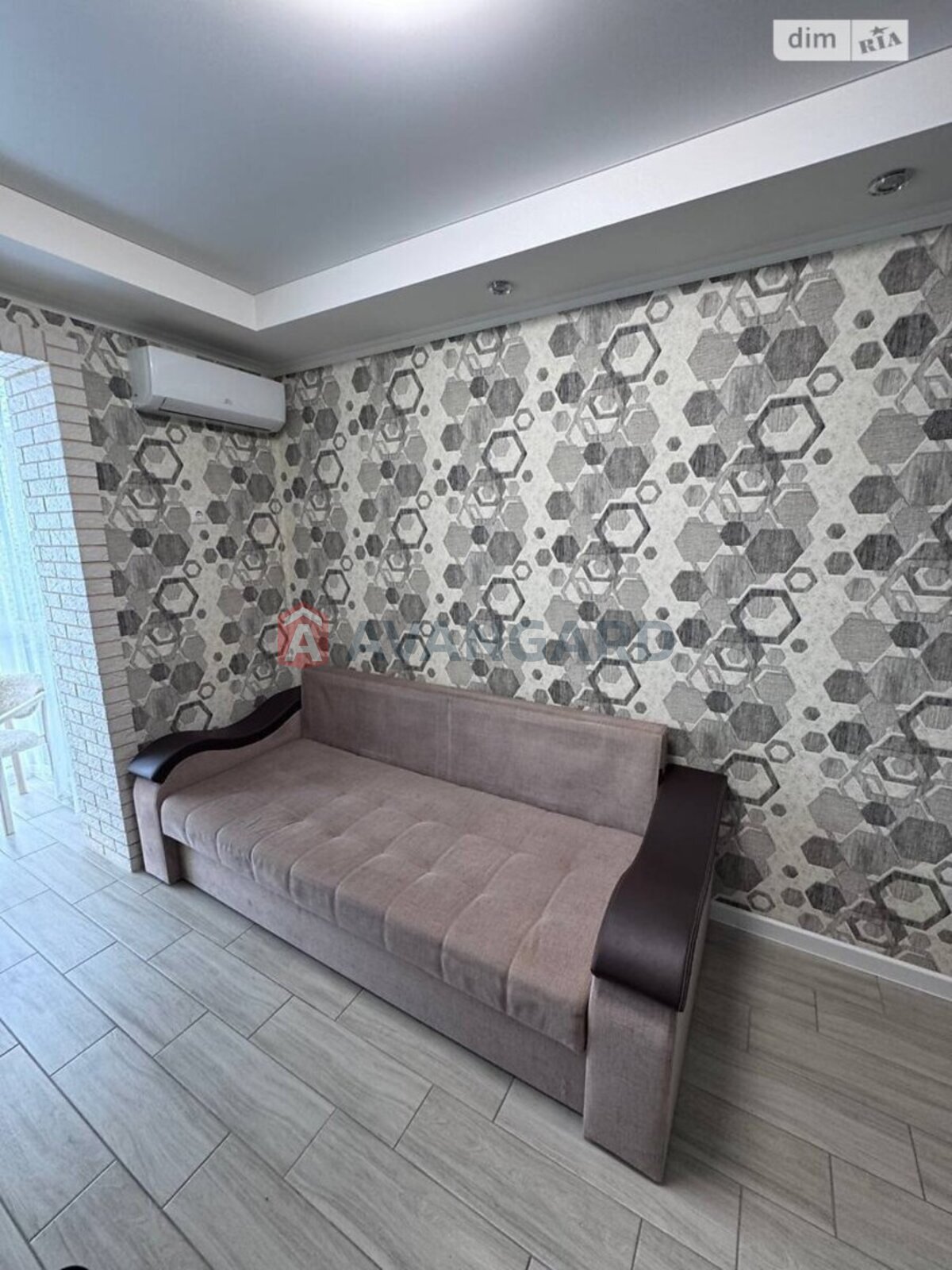 1 ��. ��������, 46/18/16 ��. �., 8/10 ������ ���� 11