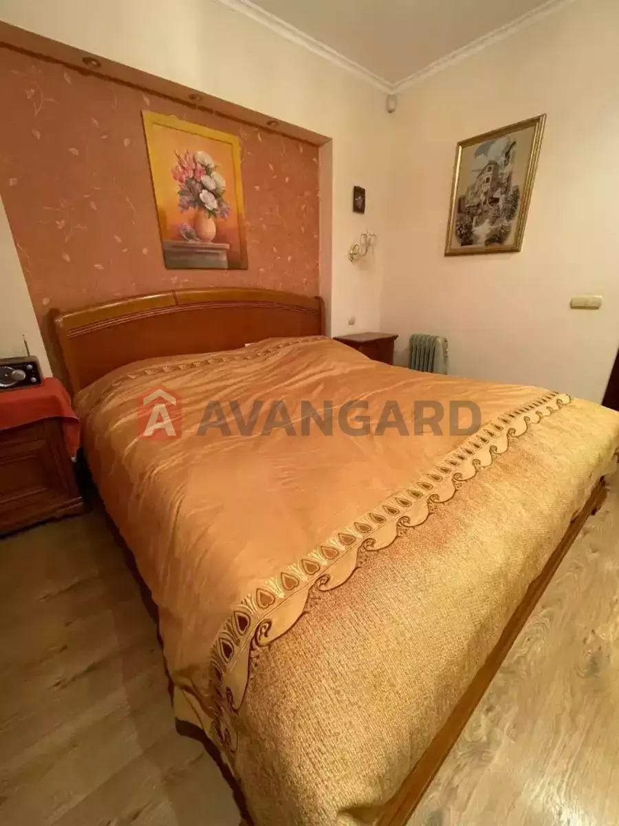 3 ����. ��������, 70/41/8 ��. �., 11/16 ���� ���� 12