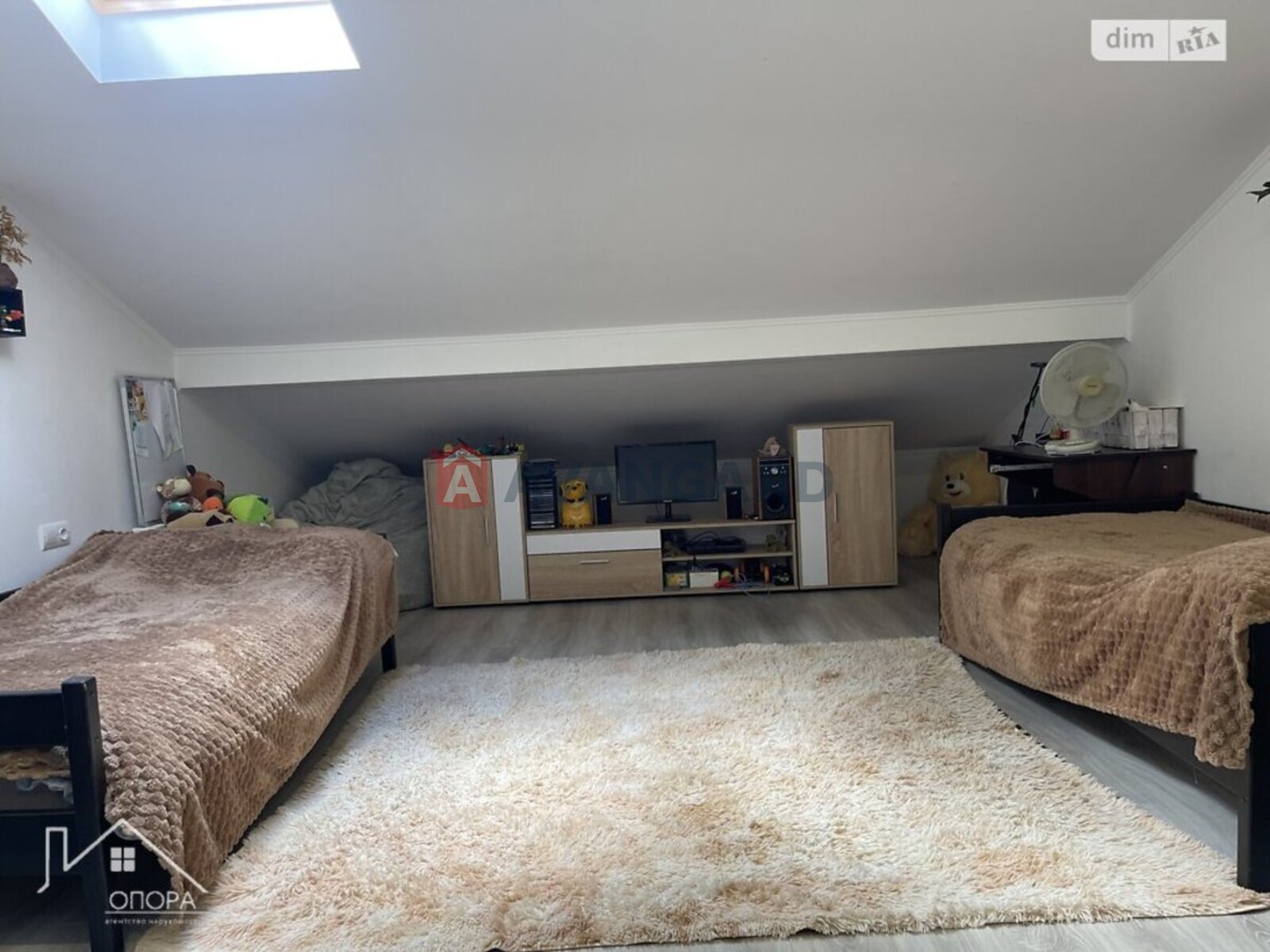 3 ��. ��������, 118/41/40 ��. �., 8/10 ������ ���� 3