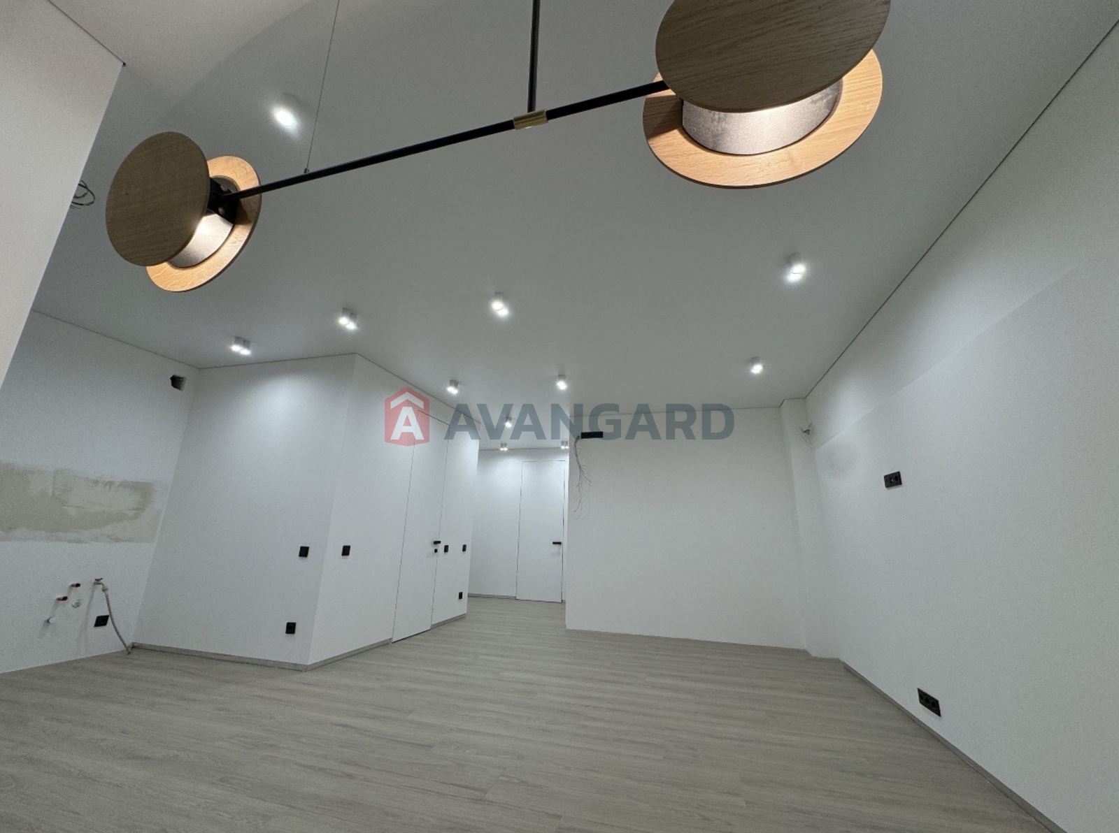 3 ��. ��������, 76/40/32 ��. �., 6/10 ������ ���� 8