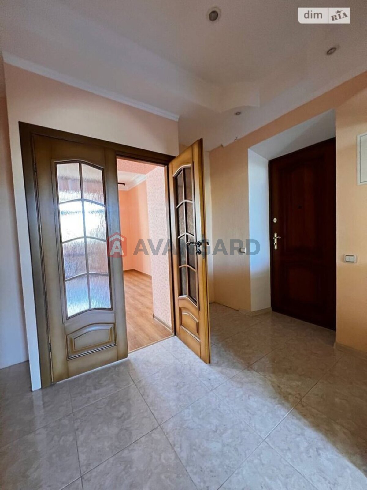 3 ��. ��������, 100/-/- ��. �., 3/4 ������ ���� 5