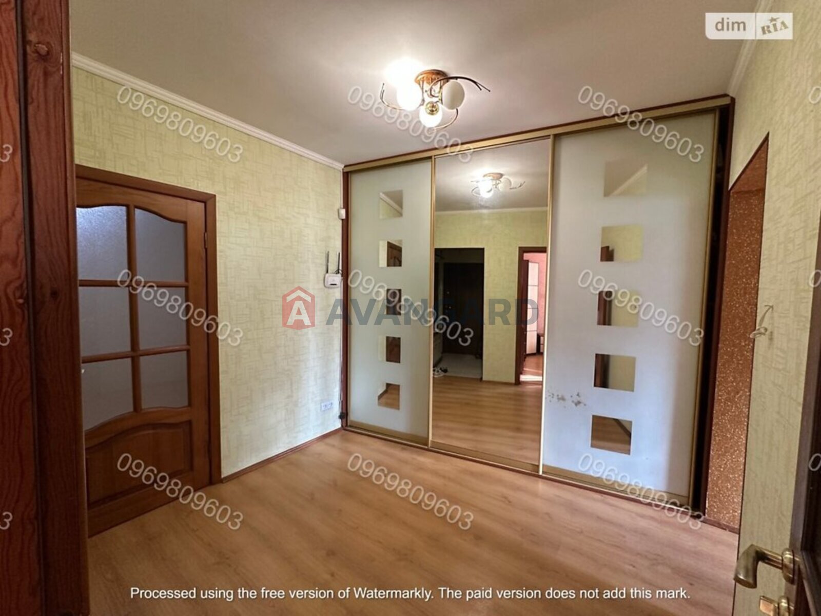 4 ��. ��������, 83/54/8 ��. �., 4/9 ������ ���� 2