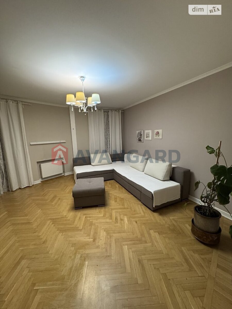 3 ��. ��������, 82/48/10 ��. �., 5/5 ������ ���� 7