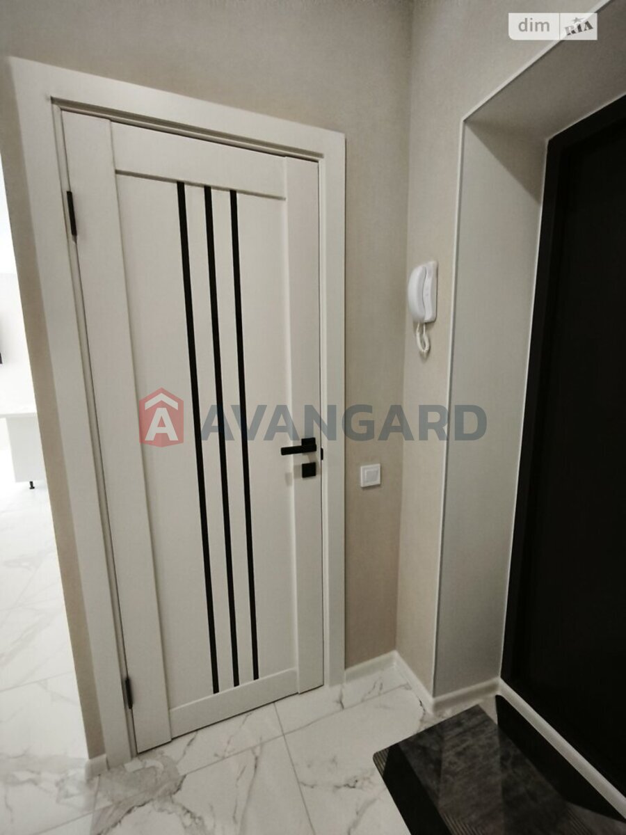 2 ��. ��������, 68/36/21 ��. �., 1/8 ������ ���� 11