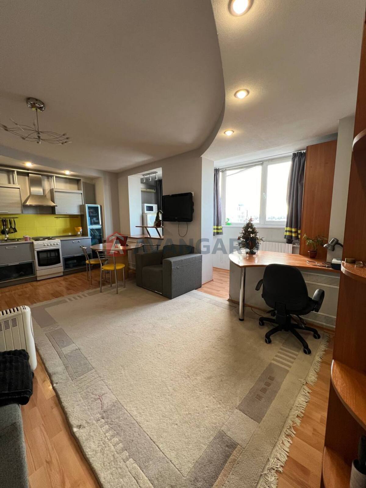 1 ��. ��������, 38/30/8 ��. �., 13/18 ������ ���� 14