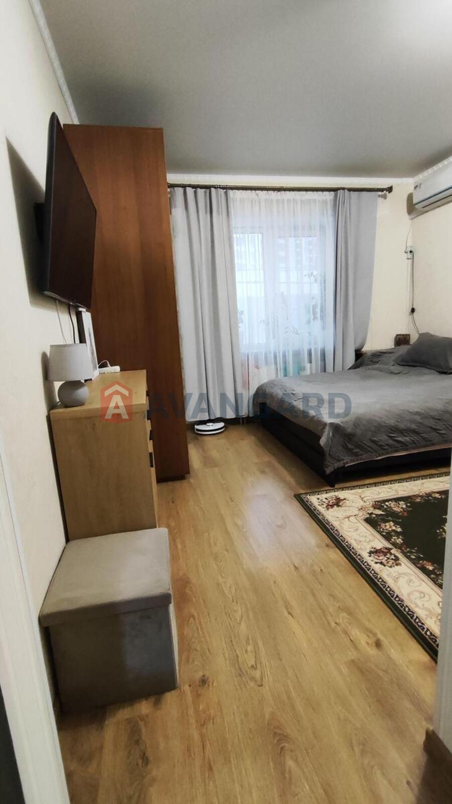 1 ��. ��������, 38/18/10 ��. �., 4/9 ������ ���� 5