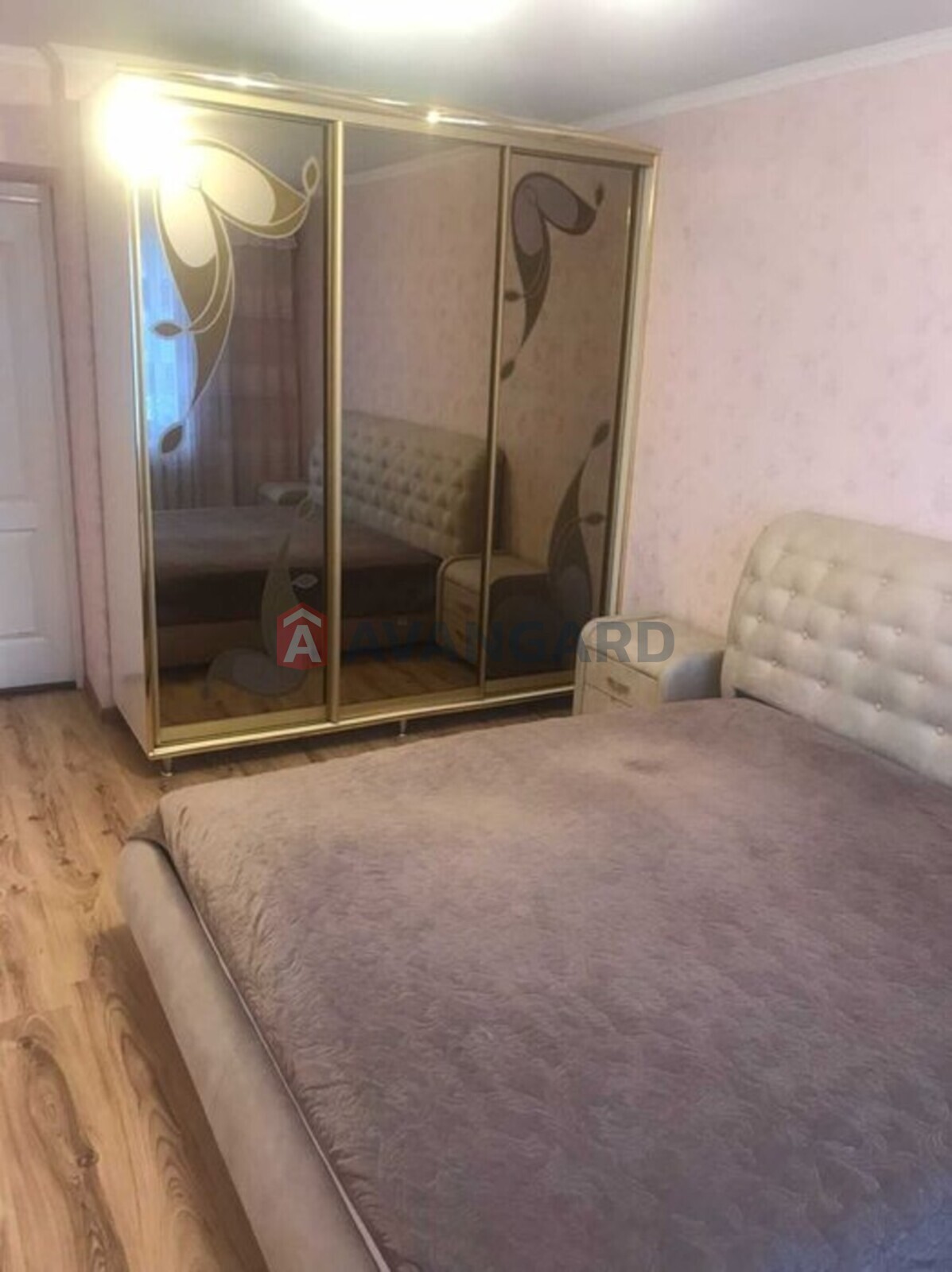 3 ��. ��������, 85/-/10 ��. �., 6/9 ������ ���� 1